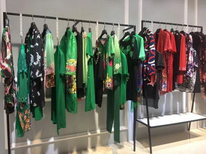 廣州十三行服裝批發(fā)市場(chǎng)品牌折扣女裝專柜正品清倉 品牌折扣店榮瀾春裝